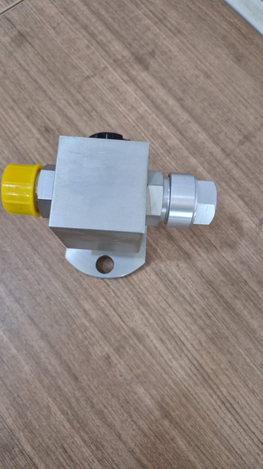 GIS gas valve for high voltage switchgear