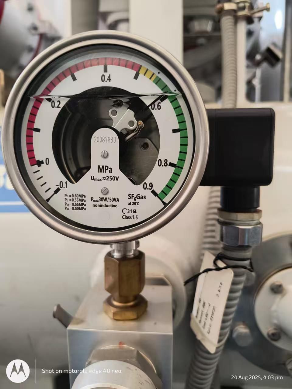 SF6 gas density monitor for GIS switchgear